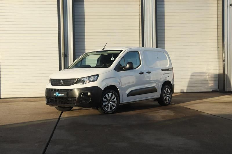 White Used 2019 Peugeot Partner MPV | £8,750 (Fair price) - Image 1/4