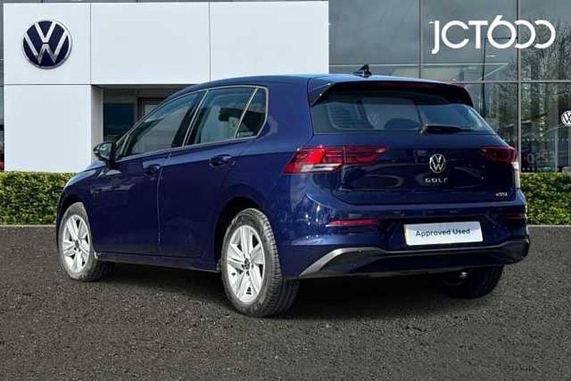 Begagnad VW Golf VIII 110 HK (80 kW) 2022