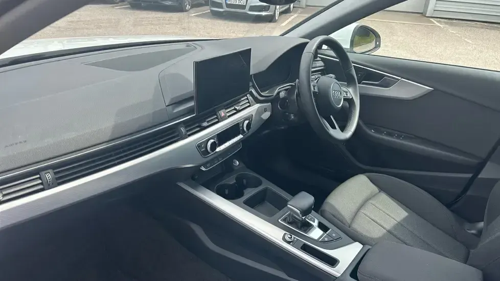 Begagnad Audi A4 Comfort 150 HK (110 kW) 2023 Vit Kombi