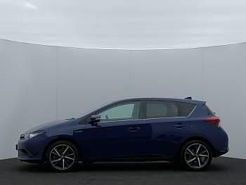 Used Toyota Auris Hybrid Design 136 HP (100 kW) 2018 Blue Hatchback