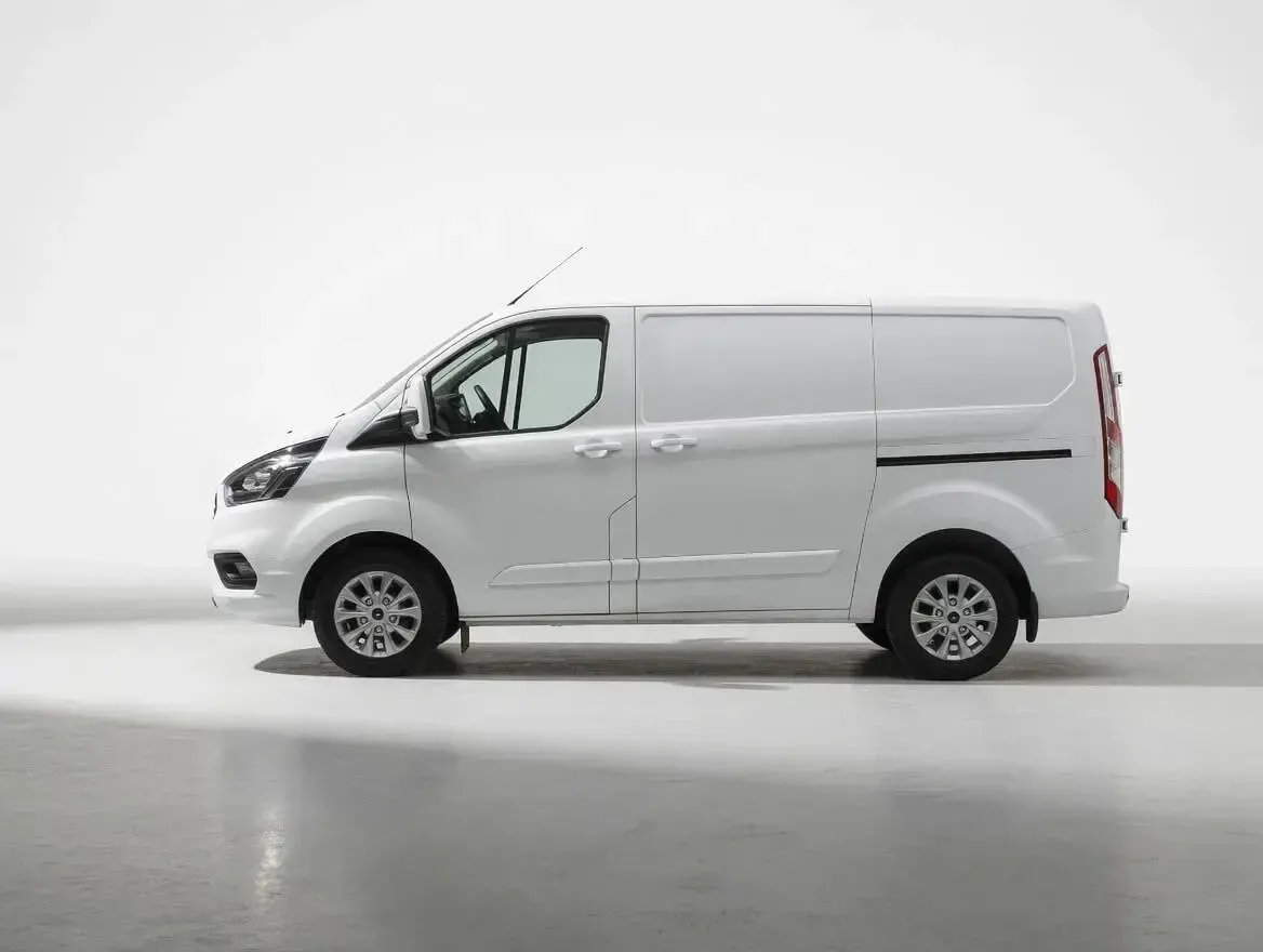Used Ford Transit Custom Limited 130 HP (95 kW) 2022 White Van