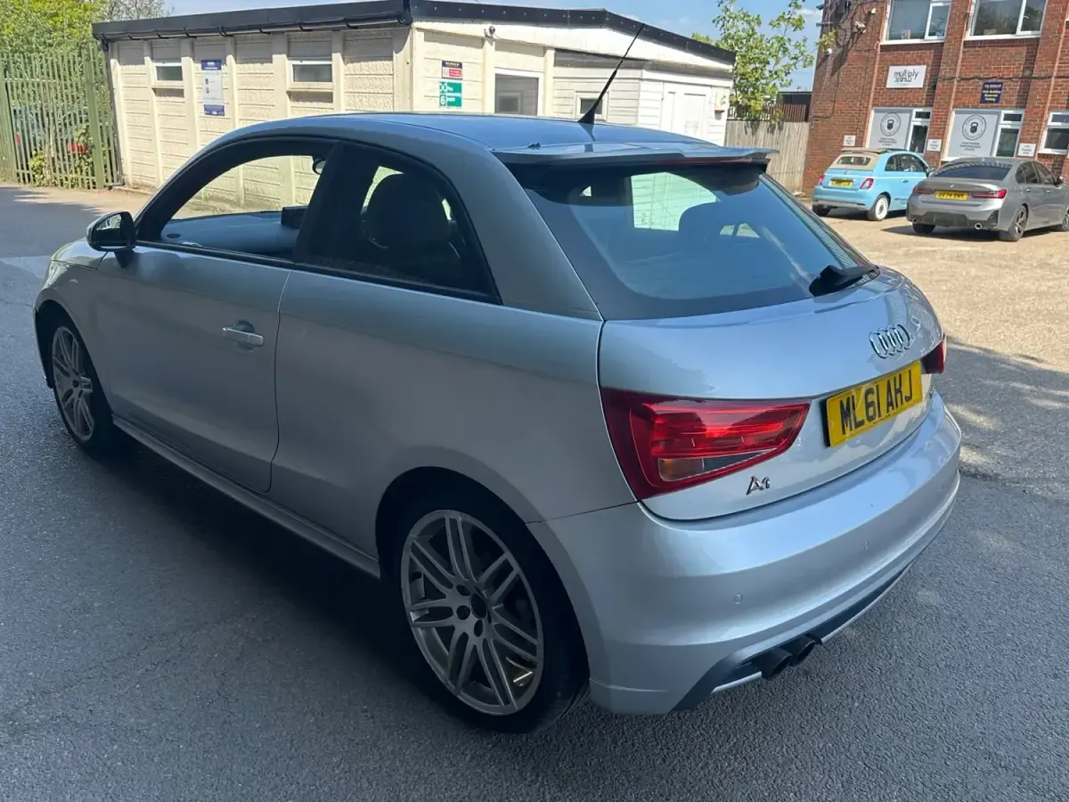 Usado Audi A1 S-Line 2011 Prateado Citadino