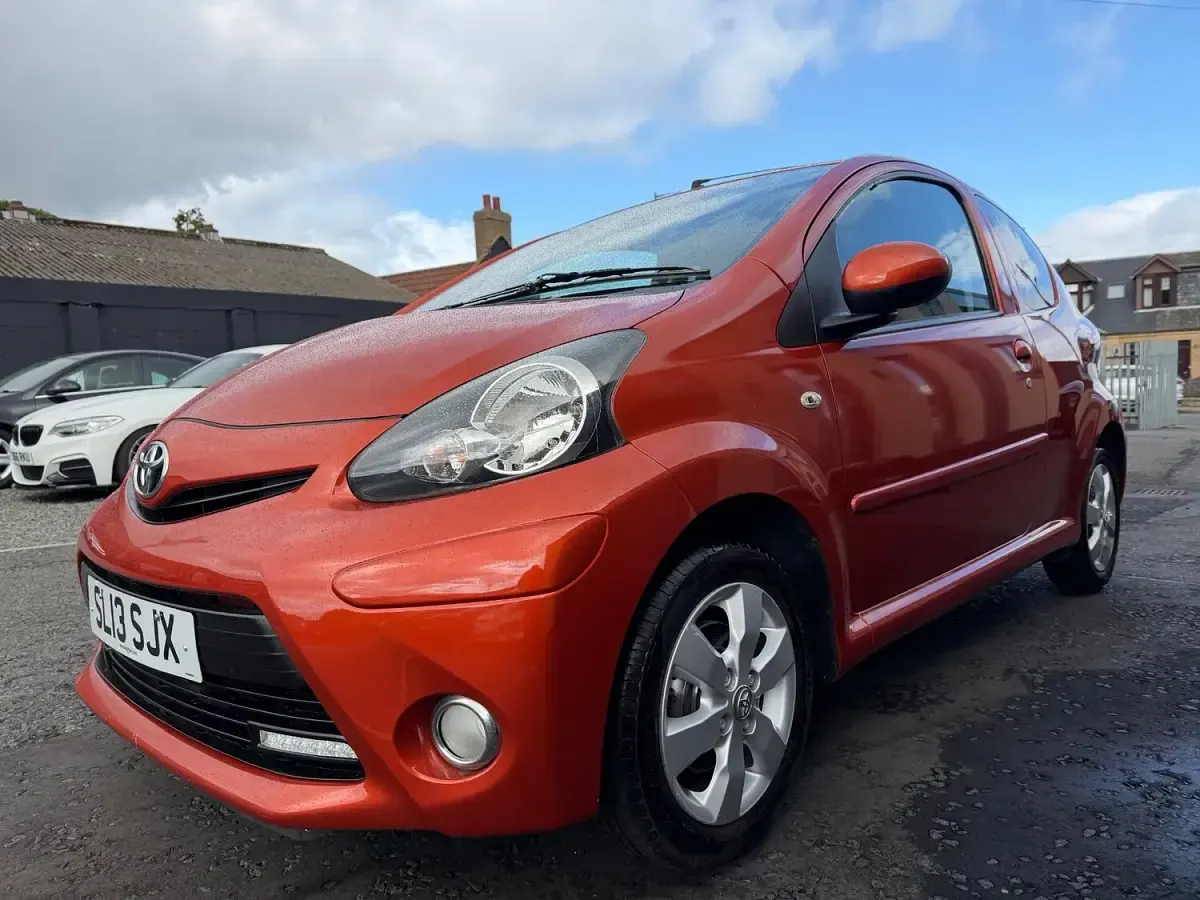 Used Toyota Aygo 68 HP (50 kW) 2013 Orange Hatchback