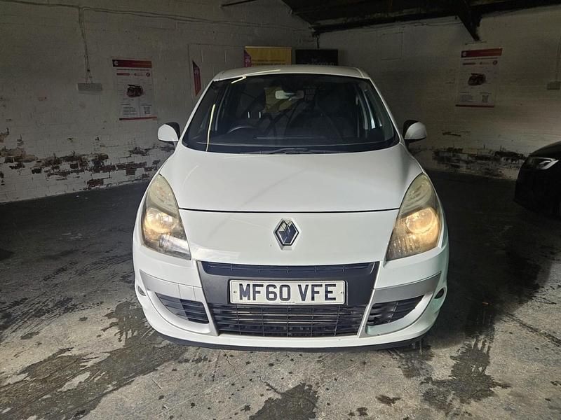 Used Renault Scénic III Dynamique 2010 White MPV