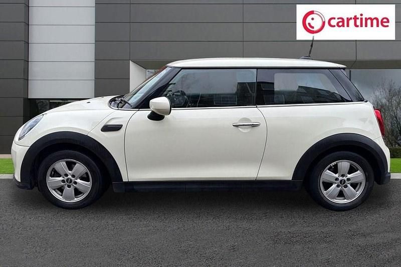 Used Mini Cooper Classic 136 HP (100 kW) 2021 White Hatchback