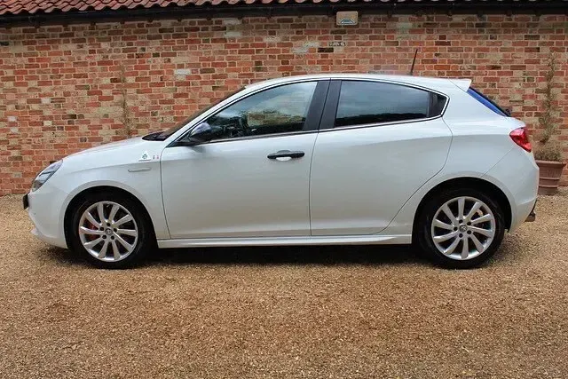 Used Alfa Romeo Giulietta 240 HP (176 kW) 2016 White Hatchback