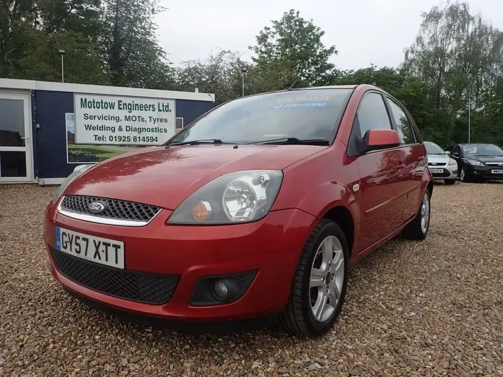 Used Ford Fiesta Zetec 80 HP (58 kW) 2007 Red Hatchback