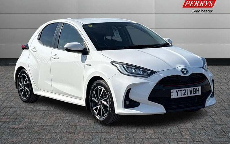 Used 2025 Toyota Yaris Hybrid Design Hatchback | £13,999 (Super price) - Image 1/4