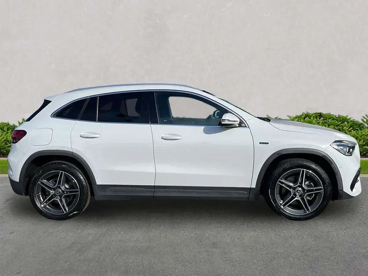 Used Mercedes GLA250 Exclusive 2021 White SUV