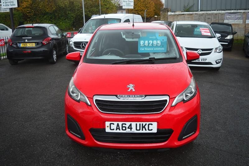 Used Peugeot 108 Active 68 HP (50 kW) 2015 Red Hatchback