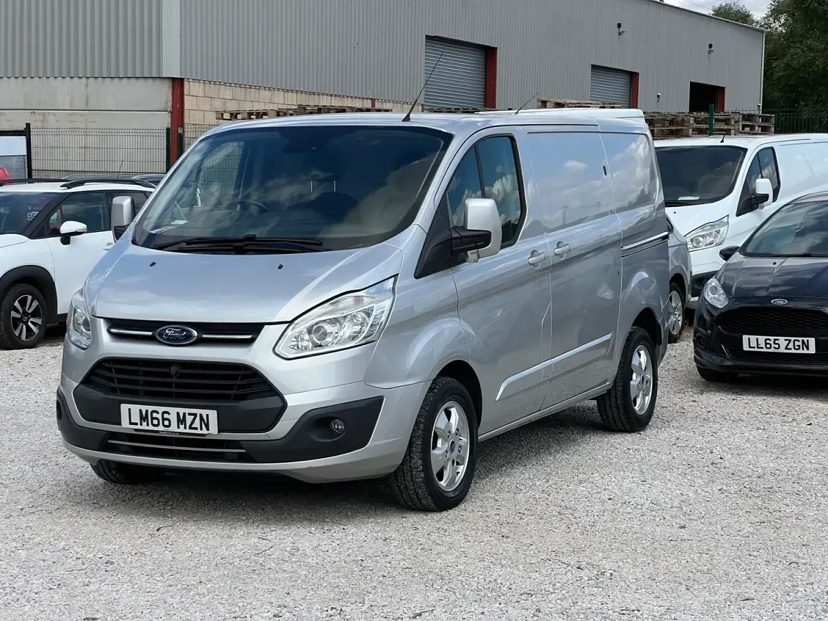 Used Ford Transit Custom Limited 130 HP (95 kW) 2016 Silver Van