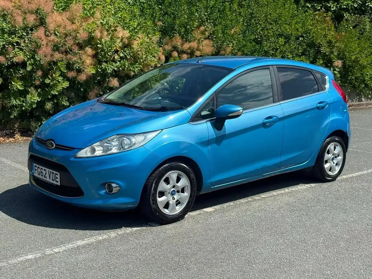 Used Ford Fiesta Titanium 95 HP (69 kW) 2012 Blue Hatchback