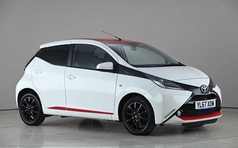 Used Toyota Aygo x-press 69 HP (50 kW) 2018 White Hatchback