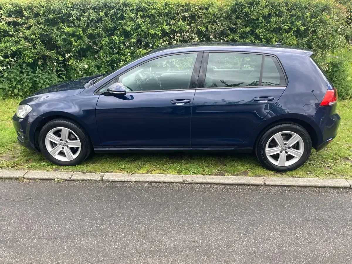 Used VW Golf VII Edition 125 HP (91 kW) 2016 Blue Hatchback