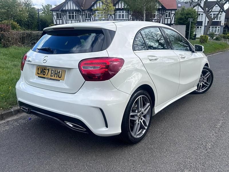 Usado Mercedes A180 AMG line 2017 Branco Citadino