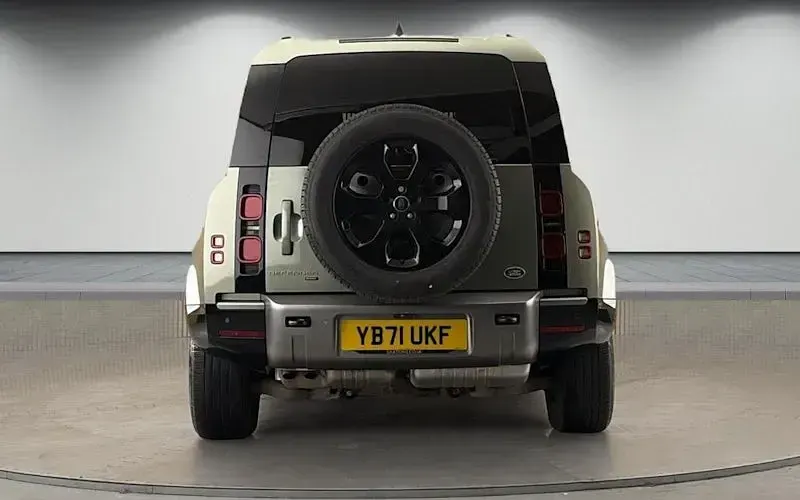Used Land Rover Defender SE Dynamic 300 HP (220 kW) 2023 SUV