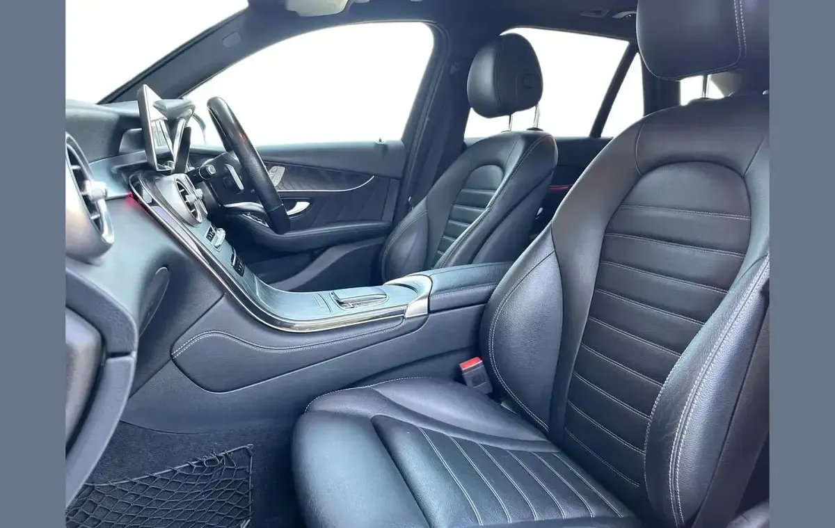 Used Mercedes GLC300 AMG Line Premium 241 HP (177 kW) 2019 Blue SUV