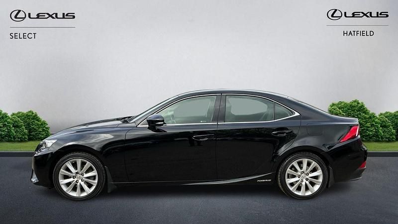 Used Lexus IS300h 223 HP (164 kW) 2016 Black Sedan