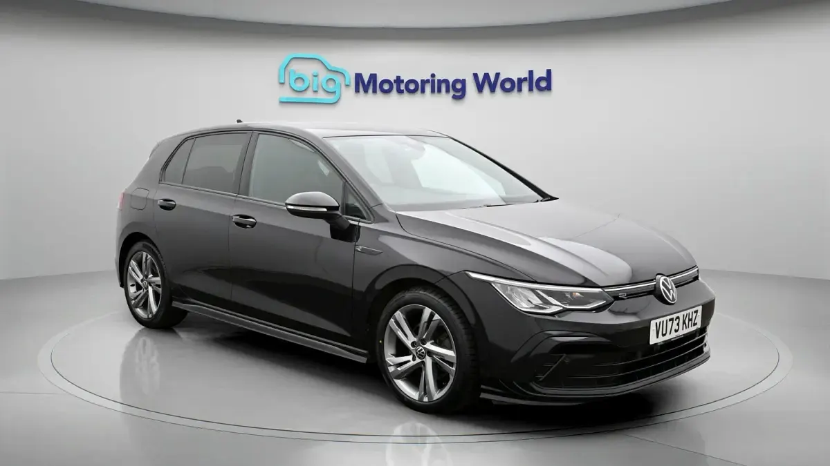 Second-hand VW Golf VIII R-line 150 CP (110 kW) 2023 Hatchback