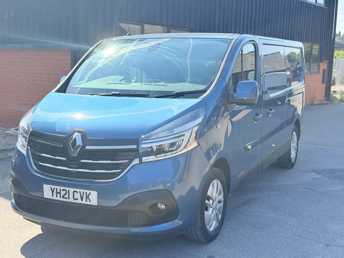 Used Renault Trafic 2021 Blue MPV
