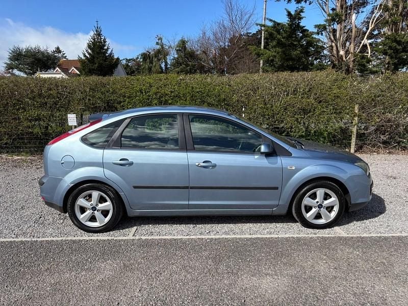 Used Ford Focus Zetec 2006 Blue Hatchback