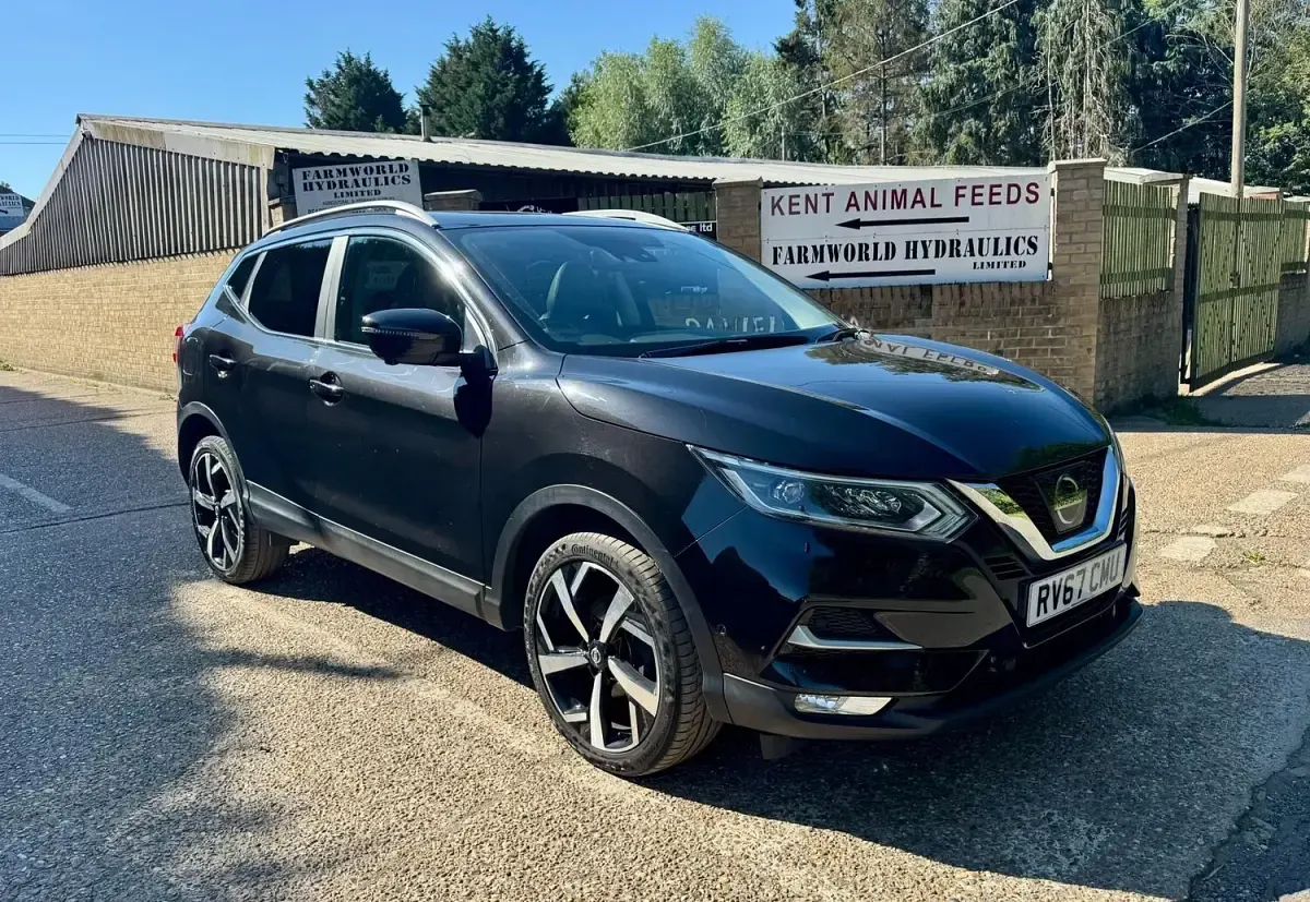 Used Nissan Qashqai Tekna 115 HP (84 kW) 2017 Black SUV