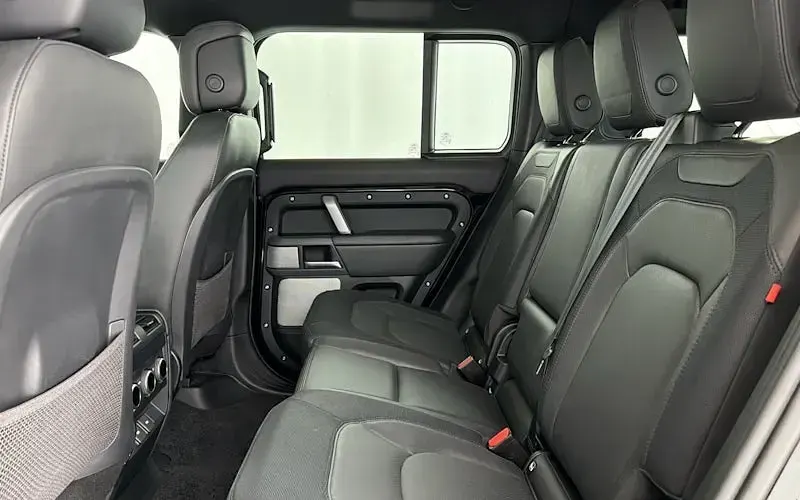 Used Land Rover Defender HSE Dynamic 400 HP (294 kW) 2023 Black SUV
