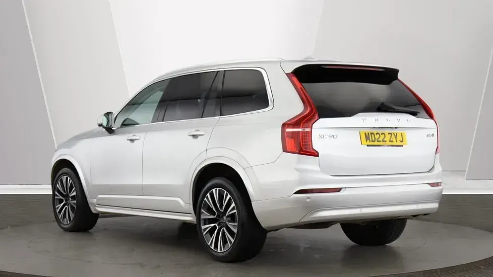 Used Volvo XC90 Momentum 235 HP (172 kW) 2022 Metallic  bright silver SUV
