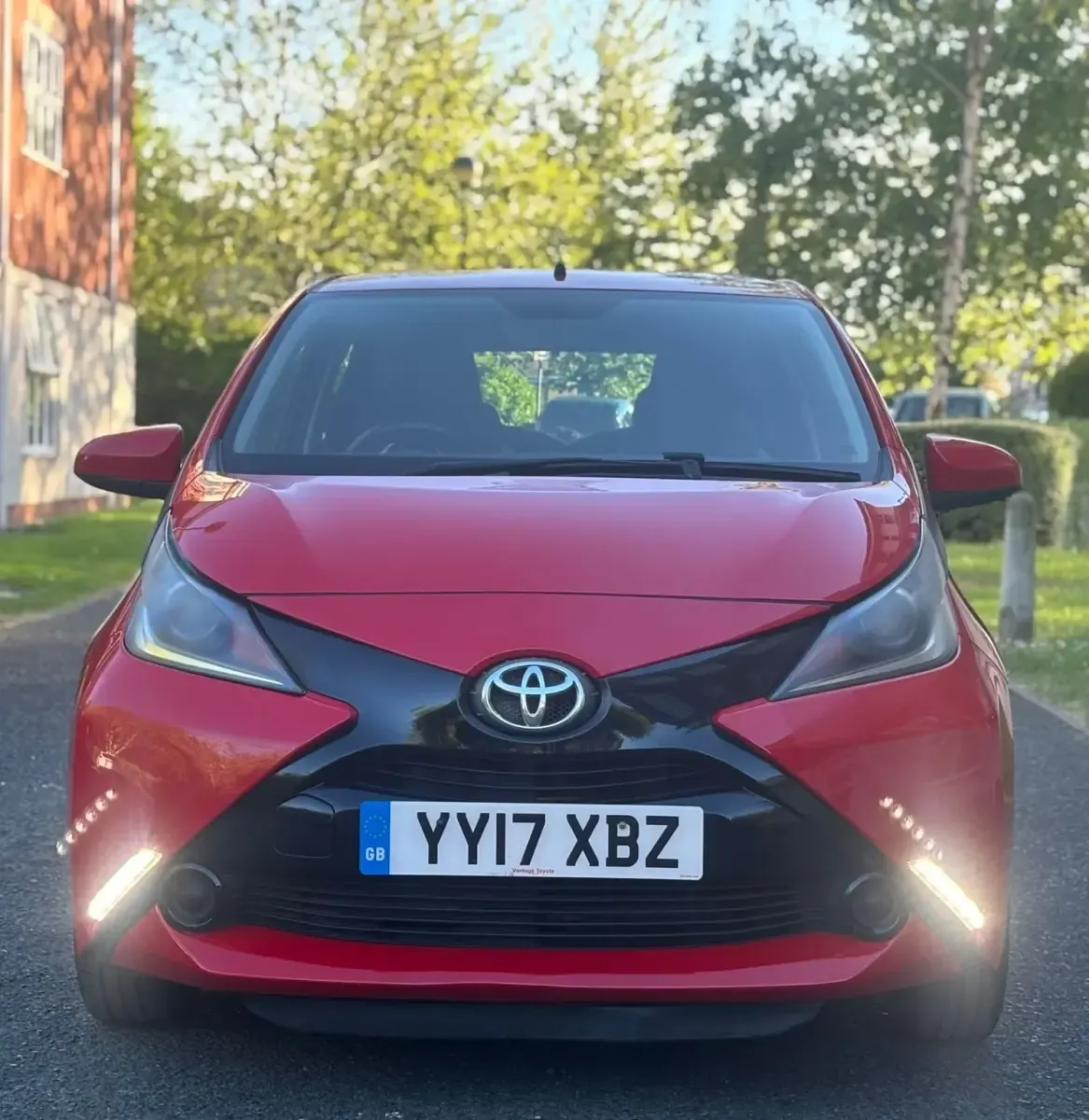 Usado Toyota Aygo X-play 69 HP (50 kW) 2017 Vermelho Citadino