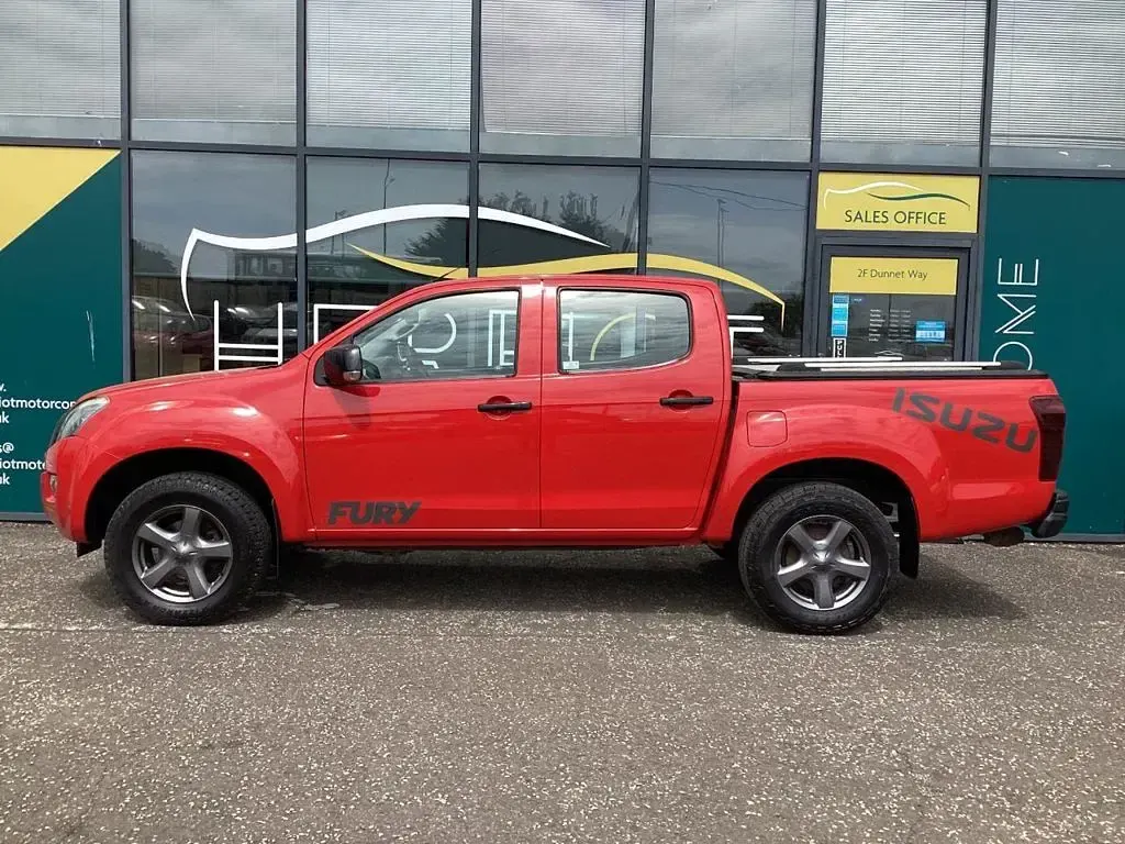 Used Isuzu Pick up 2017 Red Pickup
