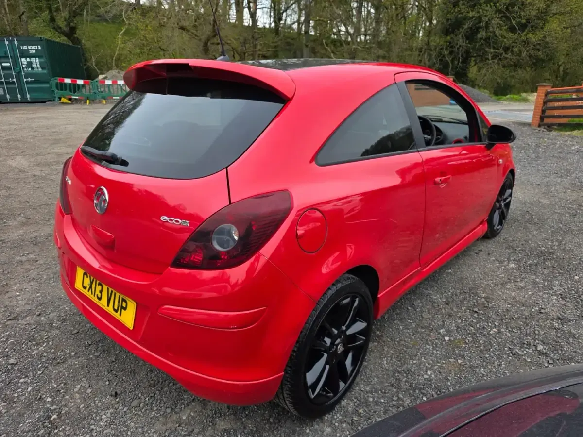 Używany Vauxhall Corsa Edition 2013 Czerwony Hatchback