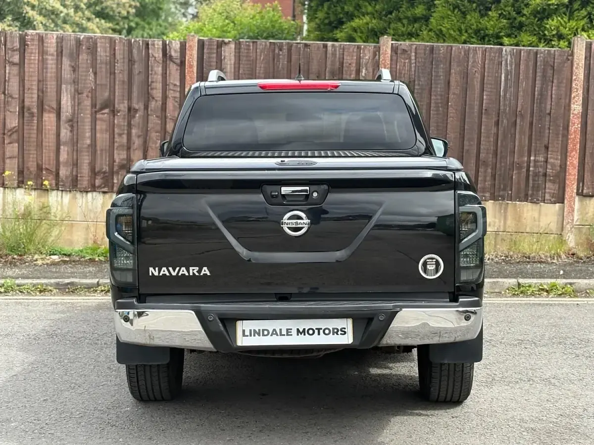 Used Nissan Navara Tekna 190 HP (139 kW) 2016 Black Pickup