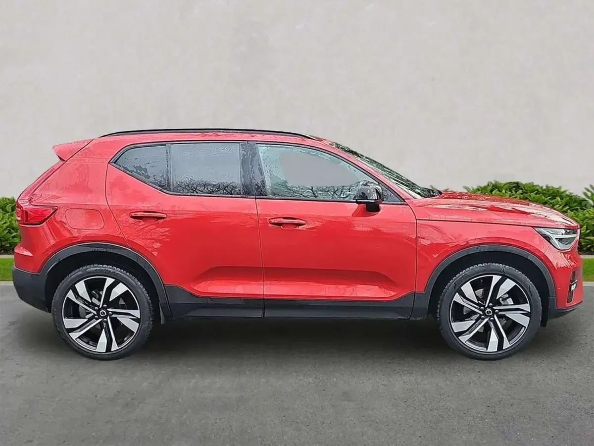 Begagnad Volvo XC40 Ultra 2025 Röd SUV