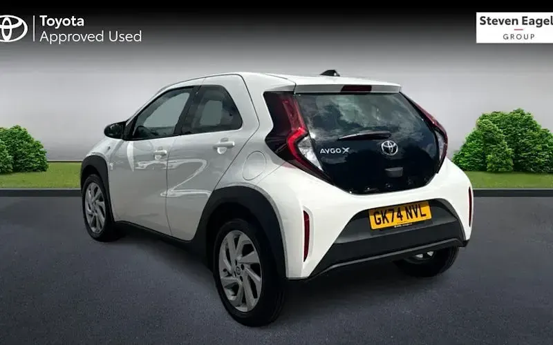 Used Toyota Aygo X PURE 72 HP (52 kW) 2024 White SUV