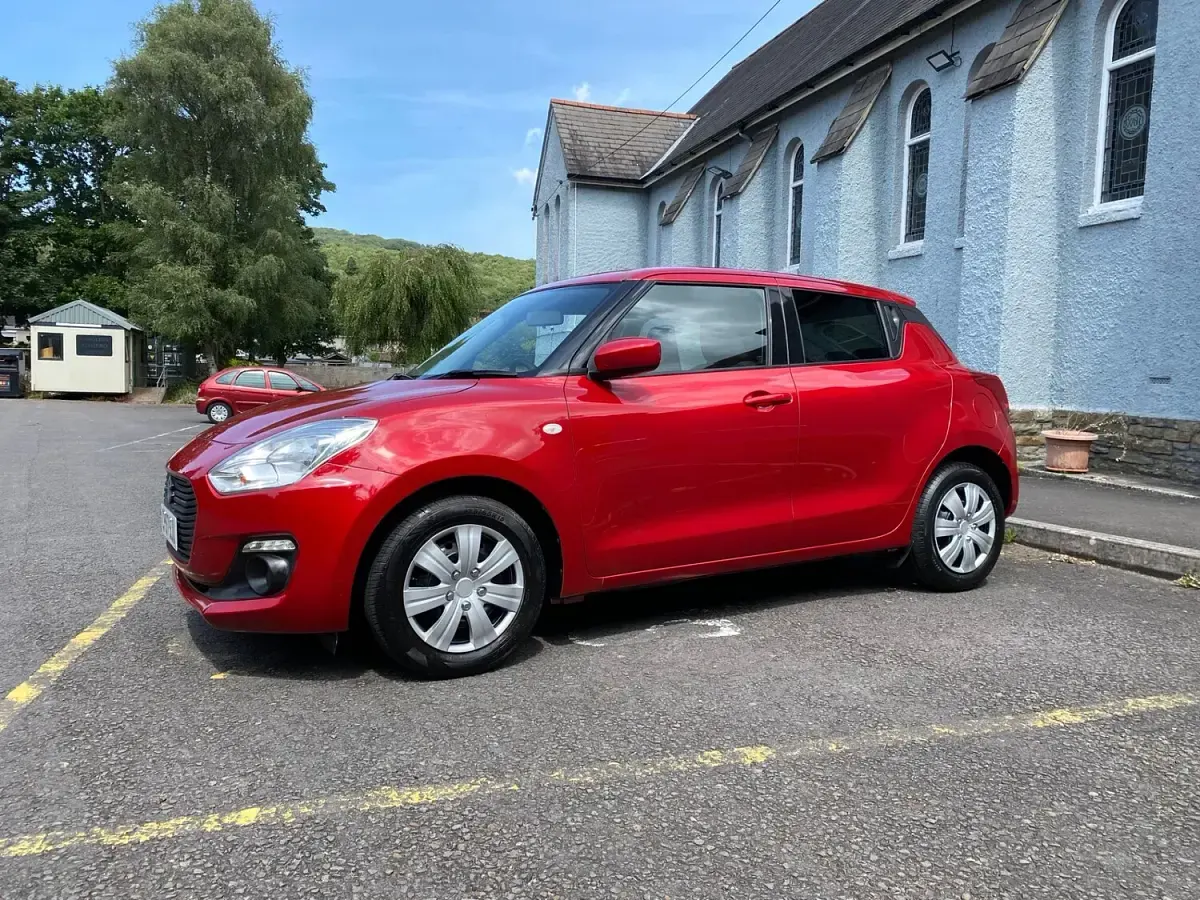 Used Suzuki Swift SZ3 90 HP (66 kW) 2018 Red Hatchback