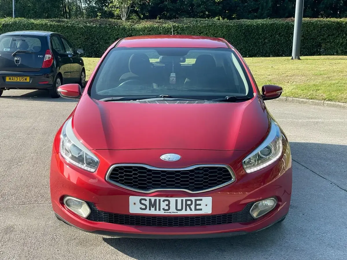 Used Kia Ceed 128 HP (94 kW) 2013 Red Hatchback