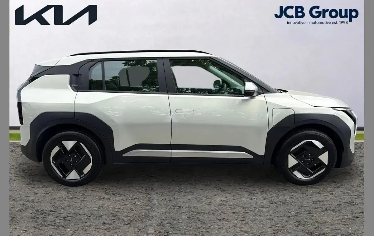 Used Kia EV3 Air 147 kW (201 HP) 2025 Silver SUV