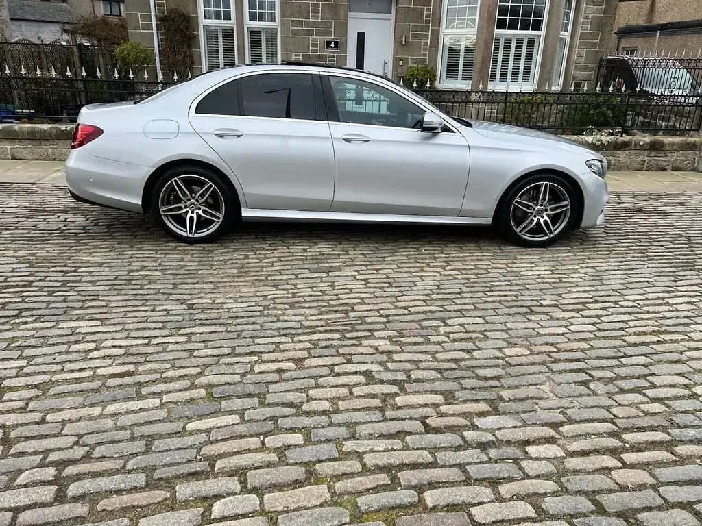 Gebraucht Mercedes E220 AMG Line Premium 194 PS (142 kW) 2018 Silber Limousine