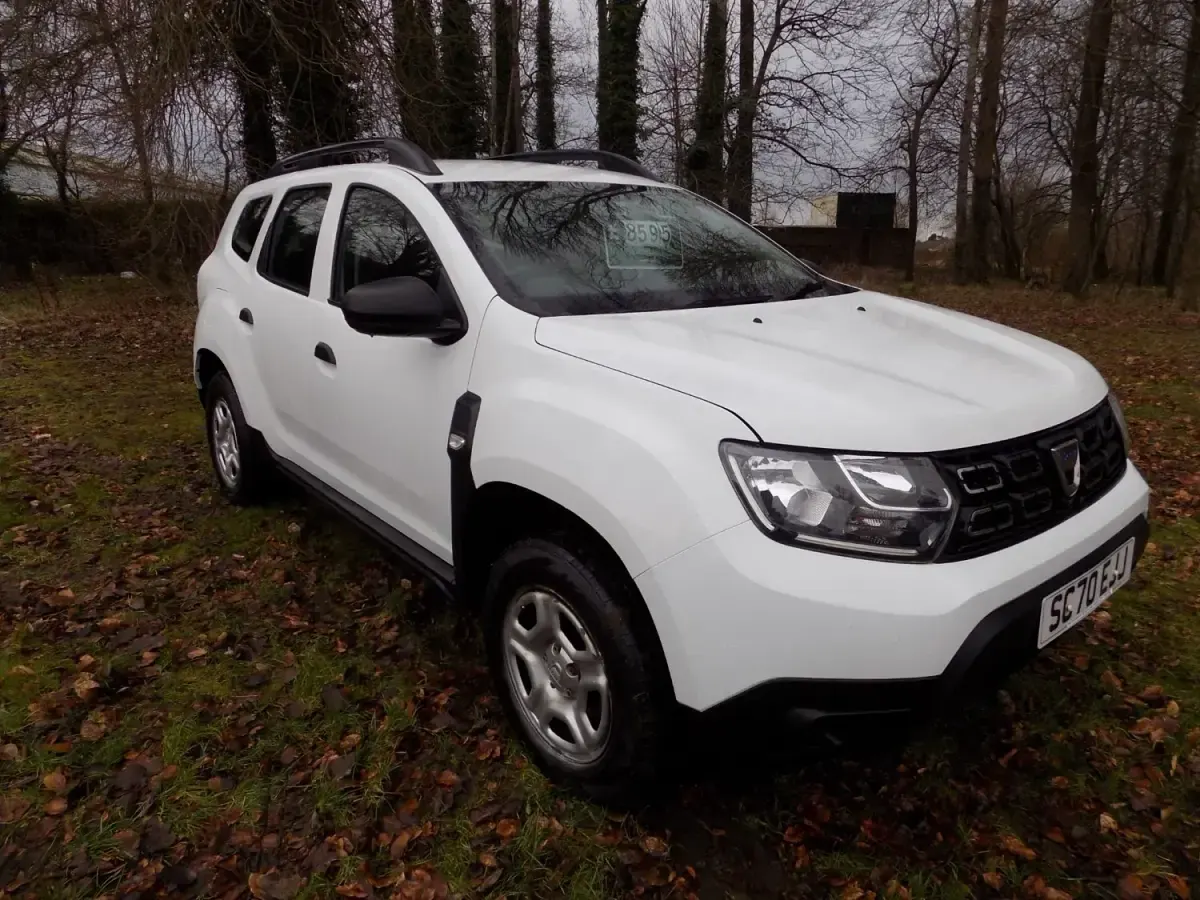 Begagnad Dacia Duster Essentiel 100 HK (73 kW) 2021 Vit SUV