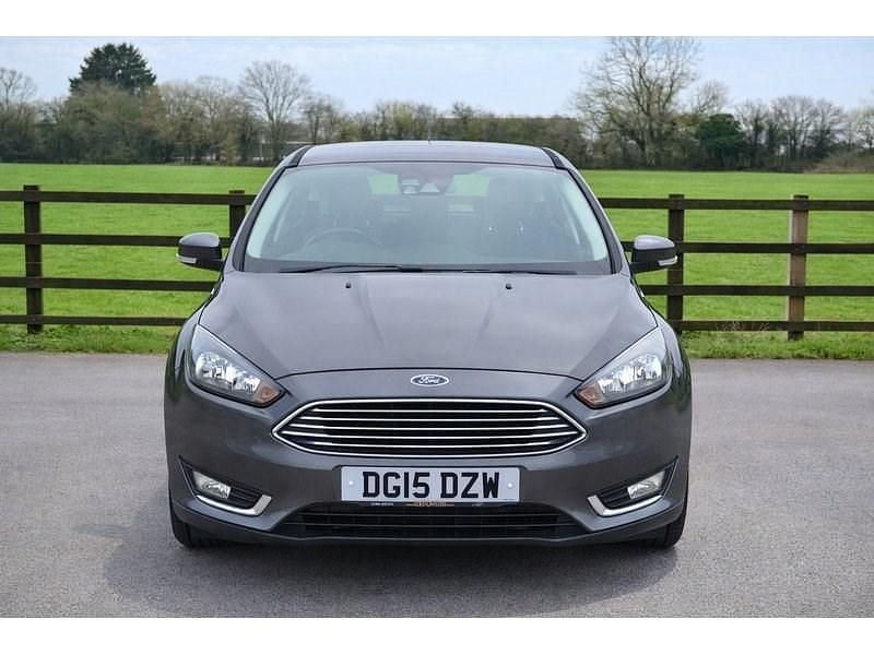 Used Ford Focus Titanium 125 HP (91 kW) 2015 Grey Hatchback