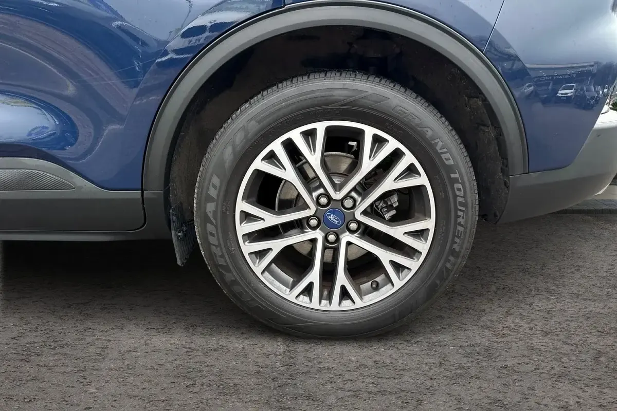 Używany Ford Kuga Titanium 150 KM (110 kW) 2022 Niebieski SUV