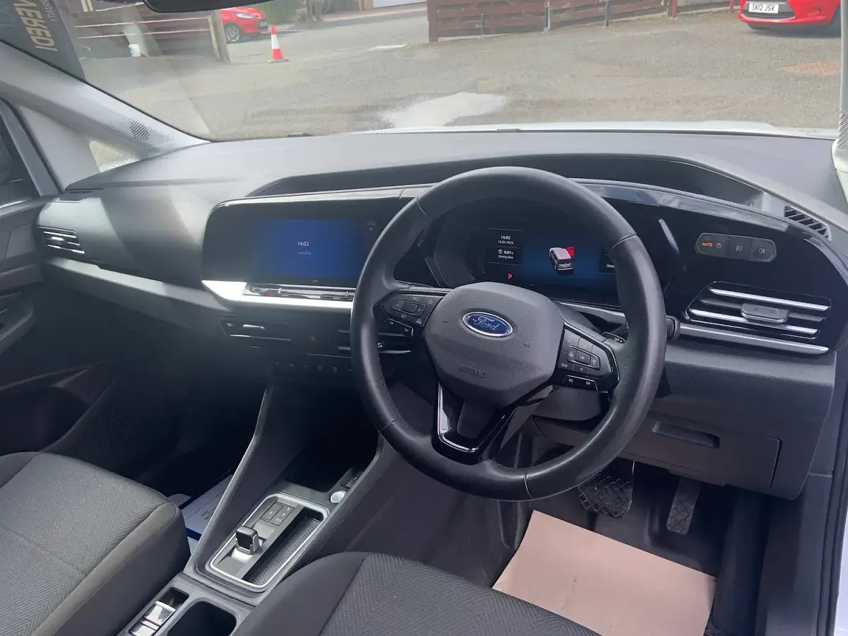 Used Ford Transit Connect Trend 150 HP (110 kW) 2025 White MPV