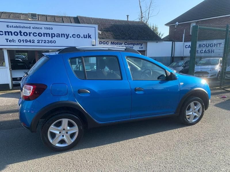 Used Dacia Sandero Lauréate 2014 Blue Hatchback
