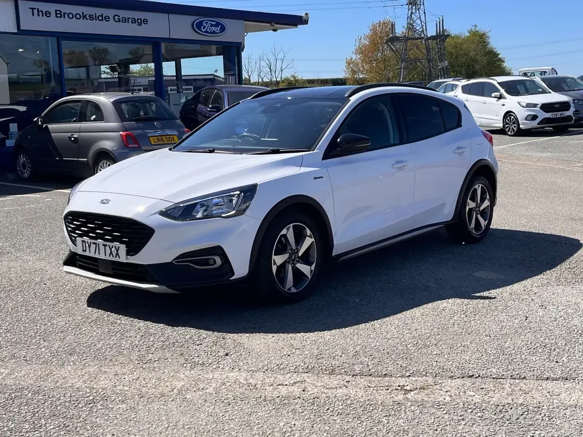 Second-hand Ford Focus Active 125 CP (91 kW) 2021 Alb Hatchback