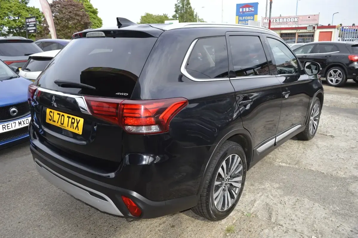 Usado Mitsubishi Outlander 150 HP (110 kW) 2020 Preto SUV