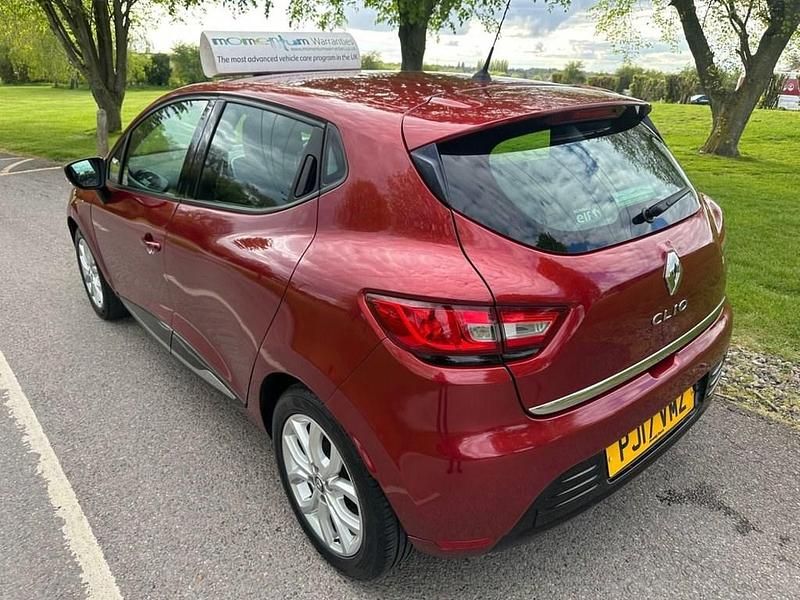 Used Renault Clio IV Dynamique 75 HP (55 kW) 2017 Red Hatchback