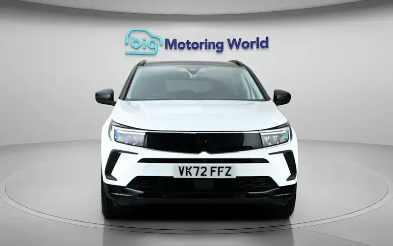 Used Vauxhall Grandland X GS Line 131 HP (96 kW) 2022 White SUV