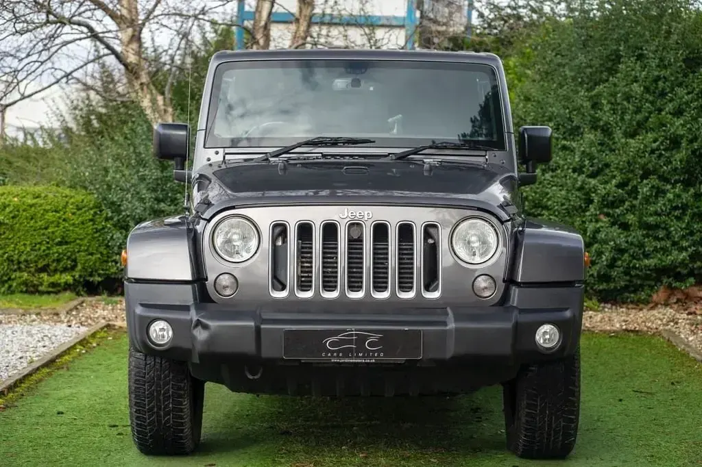 Usado Jeep Wrangler Sahara 197 HP (144 kW) 2018 Cinzento SUV