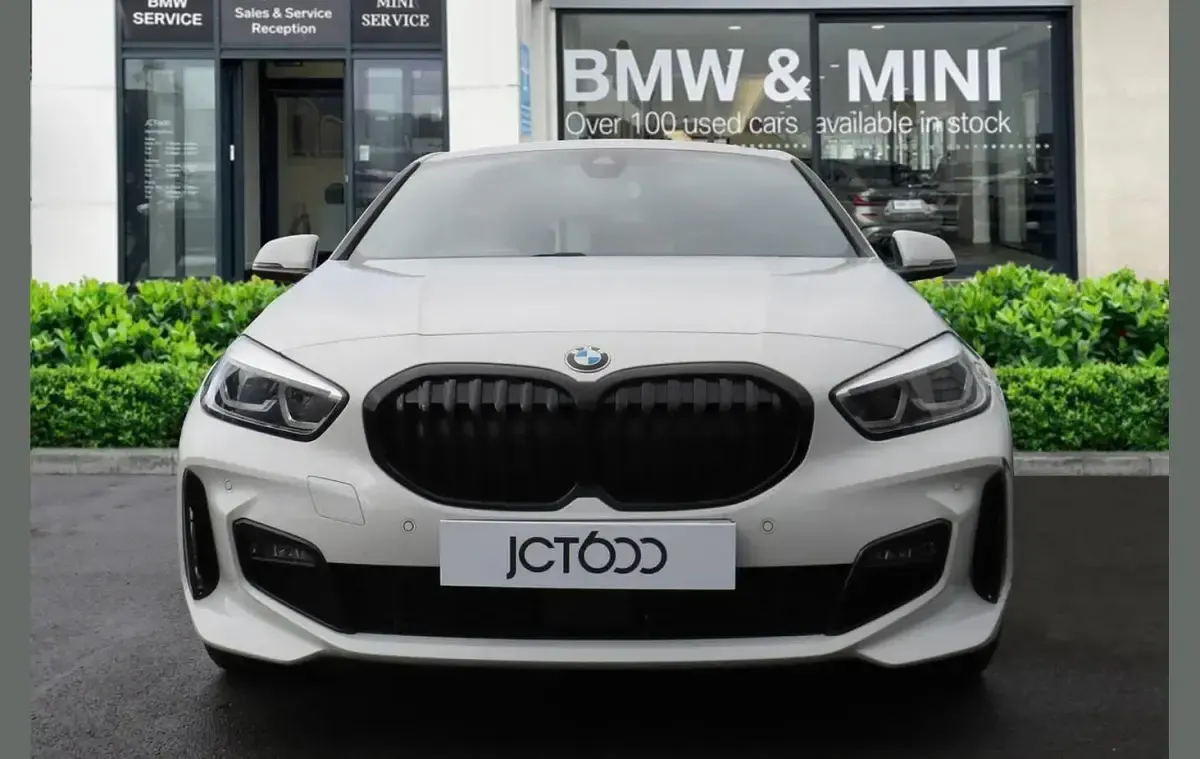 Used BMW 118 M Sport 134 HP (98 kW) 2022 White Hatchback