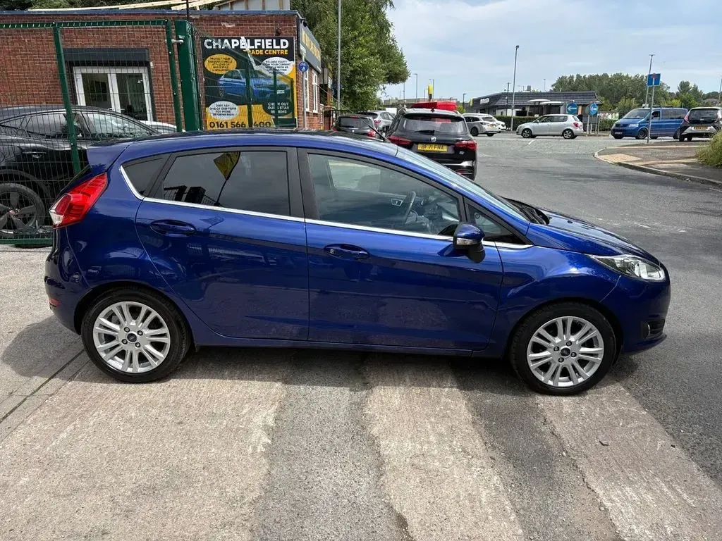 Used Ford Fiesta Zetec 100 HP (73 kW) 2015 Blue Hatchback